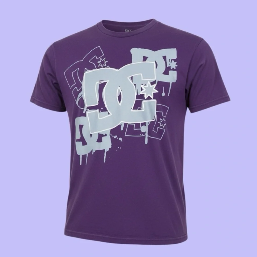 SOLD ‼️2 FOR $28 | Early 2000s DC Purple Graphic Tee - Picture 2 of 6